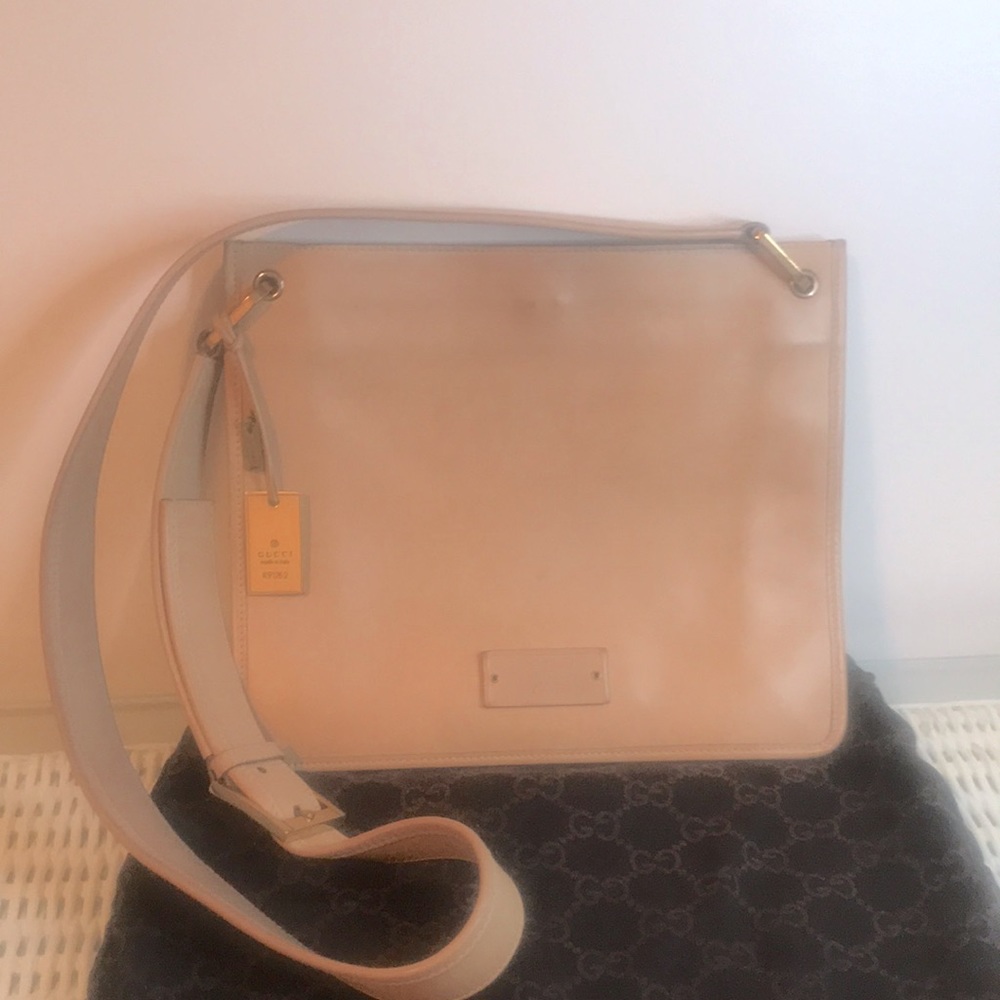 Authentic Gucci leather bag. Beige with gold hardware.